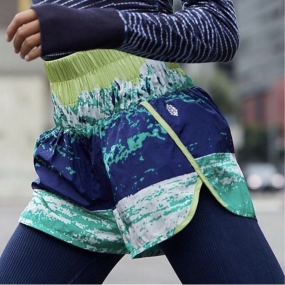 NWOT FREE PEOPLE FP MOVEMENT THE WAY HOME SHORTS